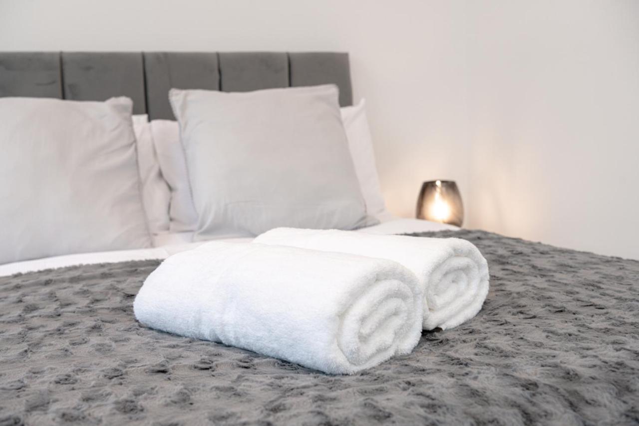 Fantastic New, London Apartment 3 Bed 1 Bath & Parking Whetstone 外观 照片