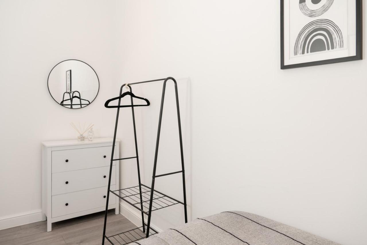 Fantastic New, London Apartment 3 Bed 1 Bath & Parking Whetstone 外观 照片