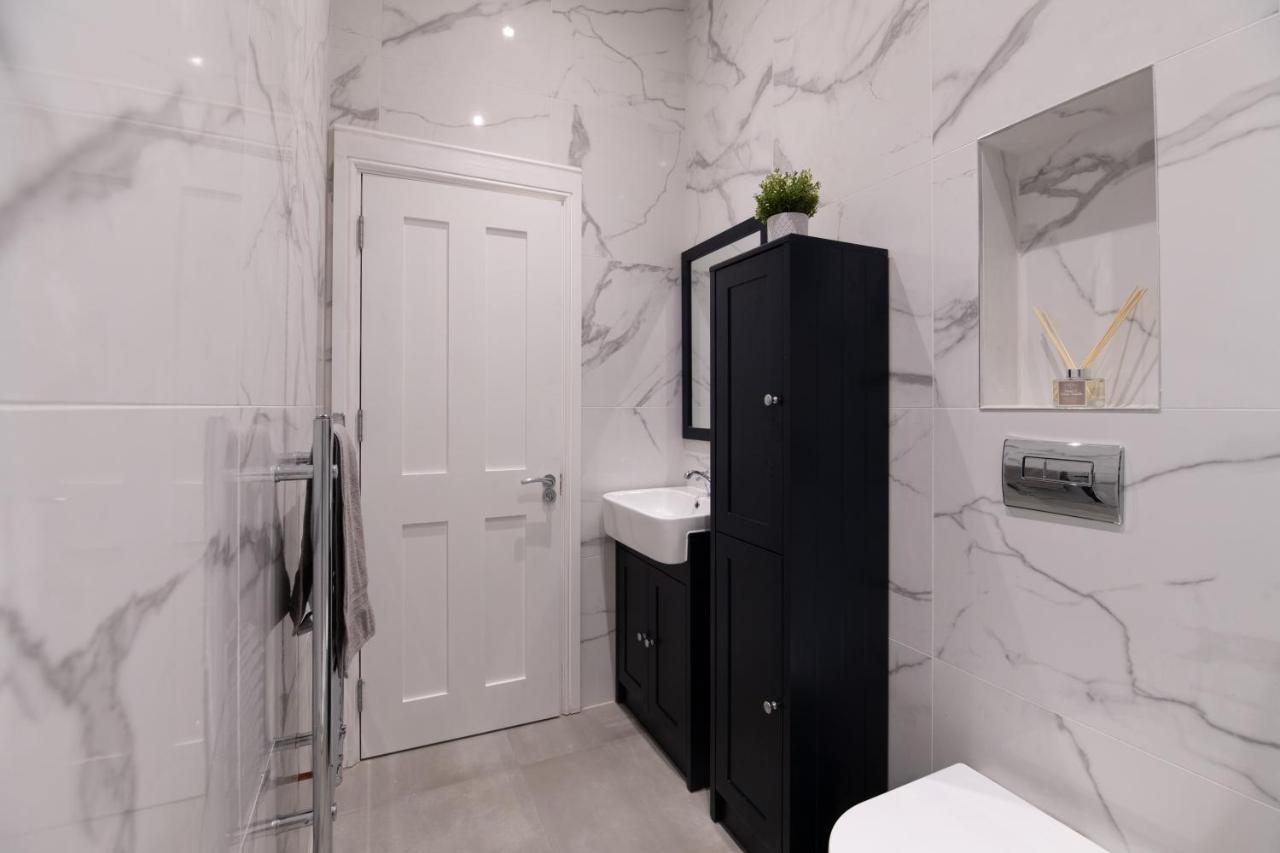 Fantastic New, London Apartment 3 Bed 1 Bath & Parking Whetstone 外观 照片