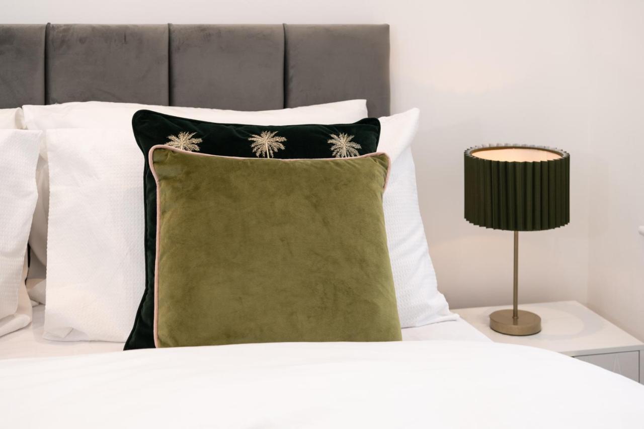 Fantastic New, London Apartment 3 Bed 1 Bath & Parking Whetstone 外观 照片