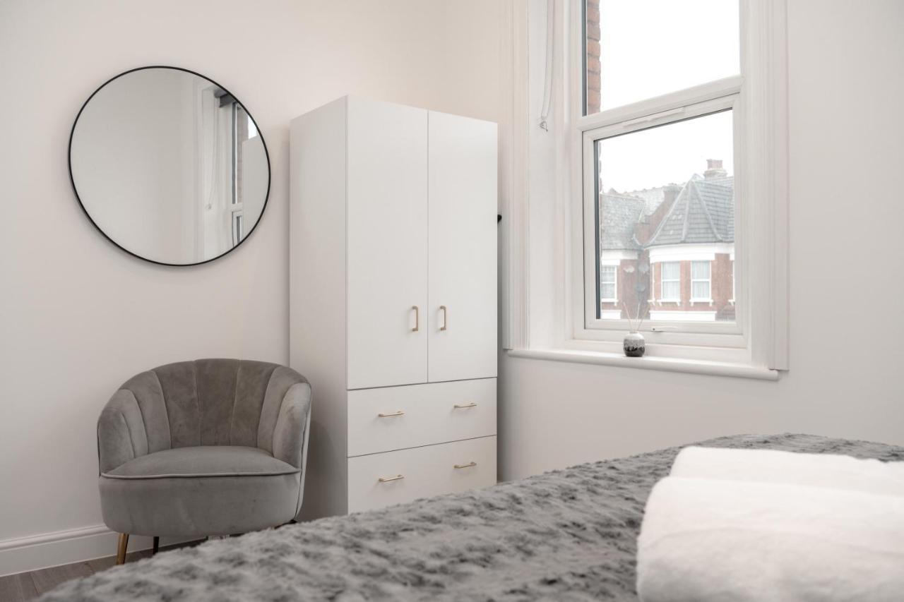 Fantastic New, London Apartment 3 Bed 1 Bath & Parking Whetstone 外观 照片