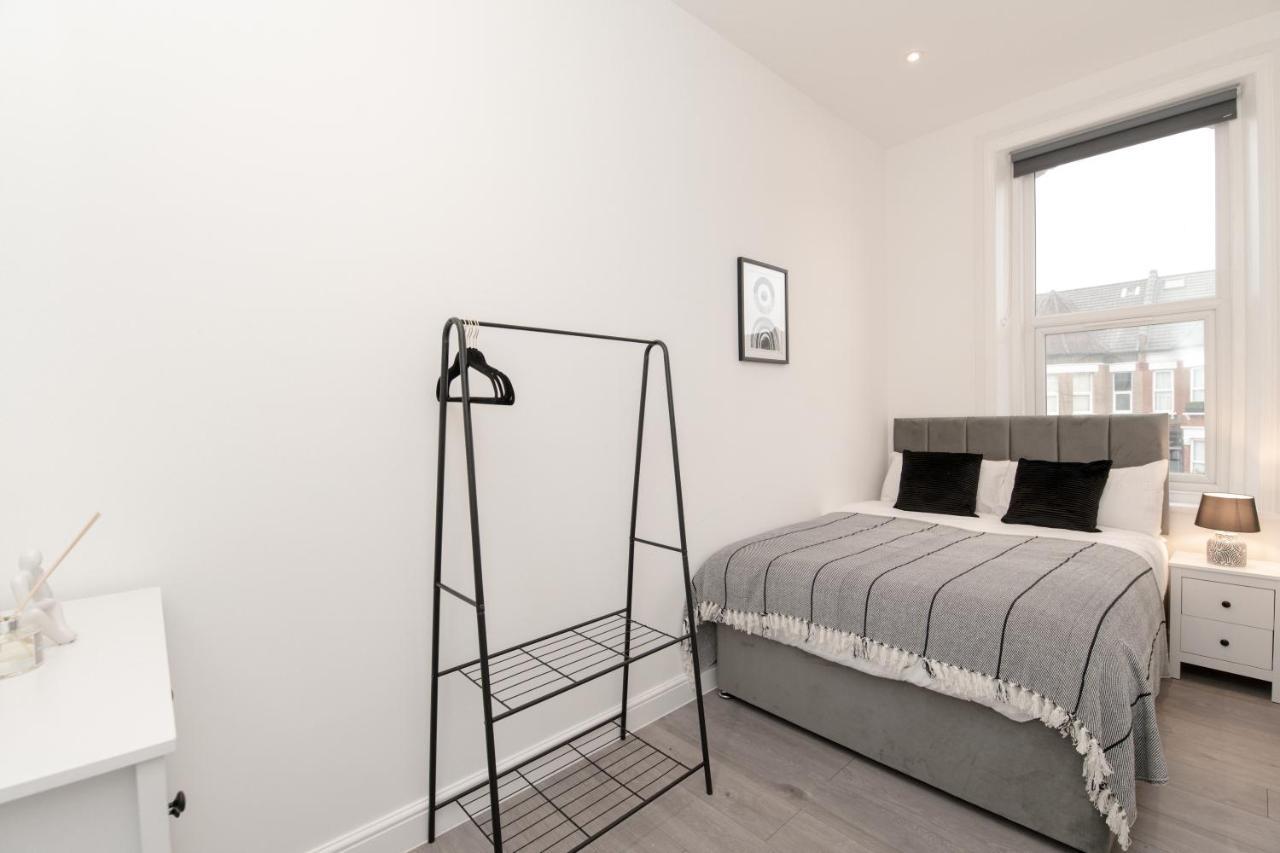 Fantastic New, London Apartment 3 Bed 1 Bath & Parking Whetstone 外观 照片
