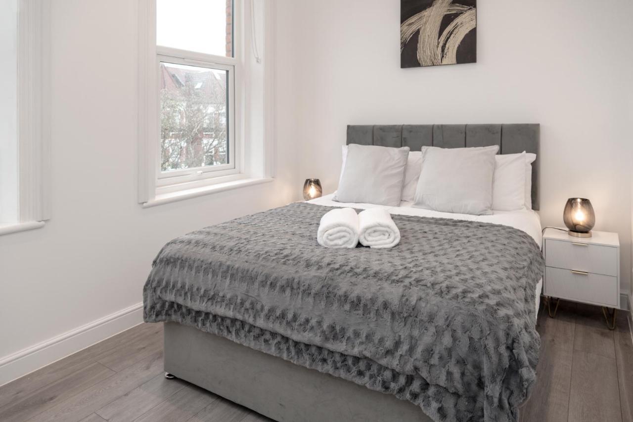 Fantastic New, London Apartment 3 Bed 1 Bath & Parking Whetstone 外观 照片