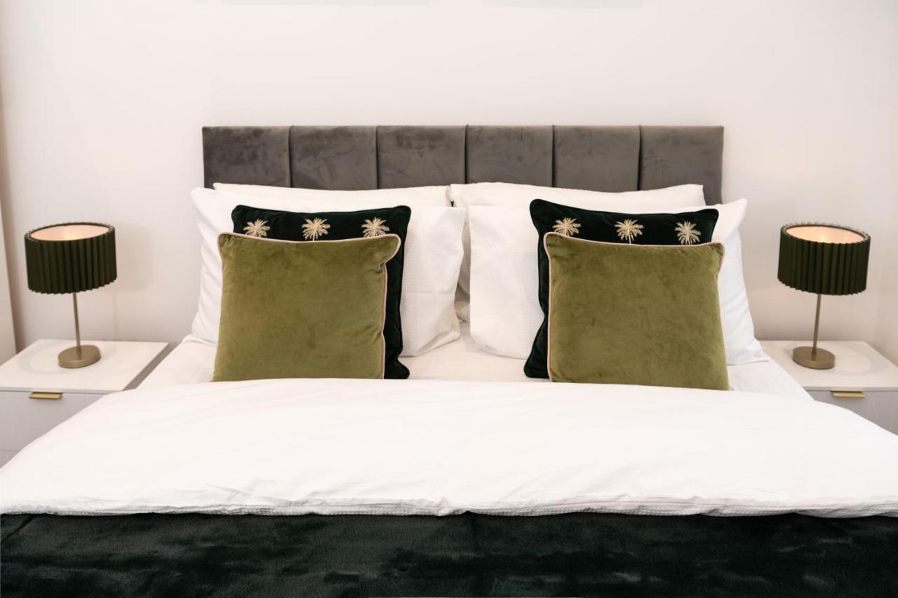 Fantastic New, London Apartment 3 Bed 1 Bath & Parking Whetstone 外观 照片