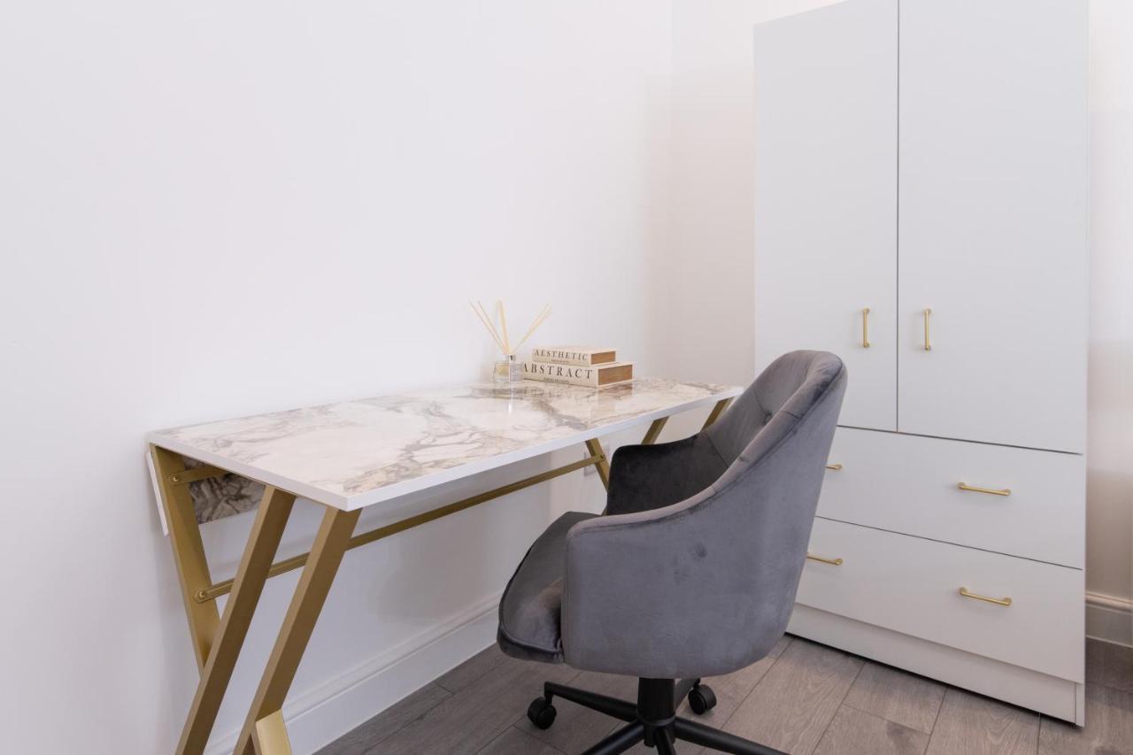 Fantastic New, London Apartment 3 Bed 1 Bath & Parking Whetstone 外观 照片