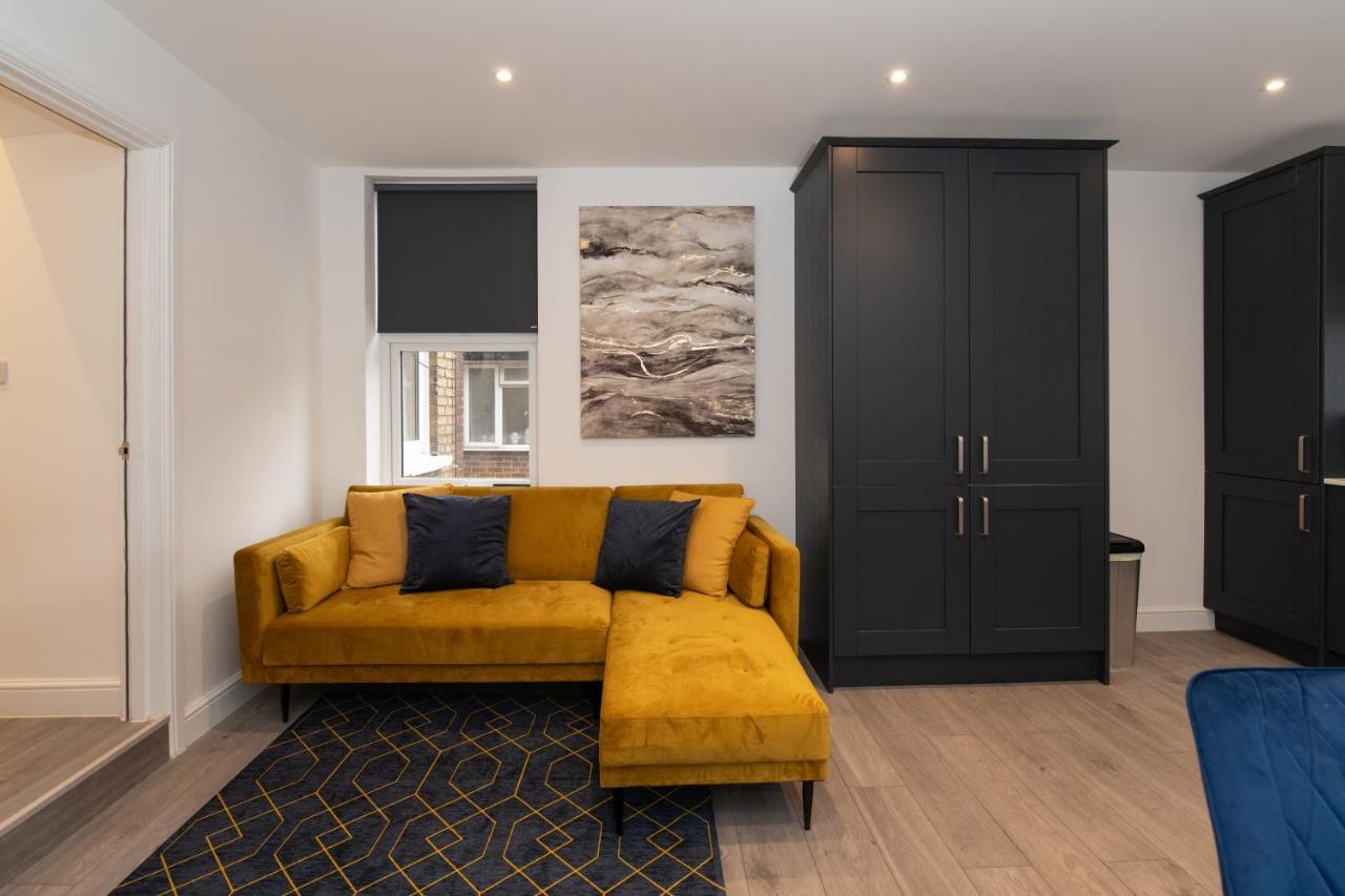 Fantastic New, London Apartment 3 Bed 1 Bath & Parking Whetstone 外观 照片