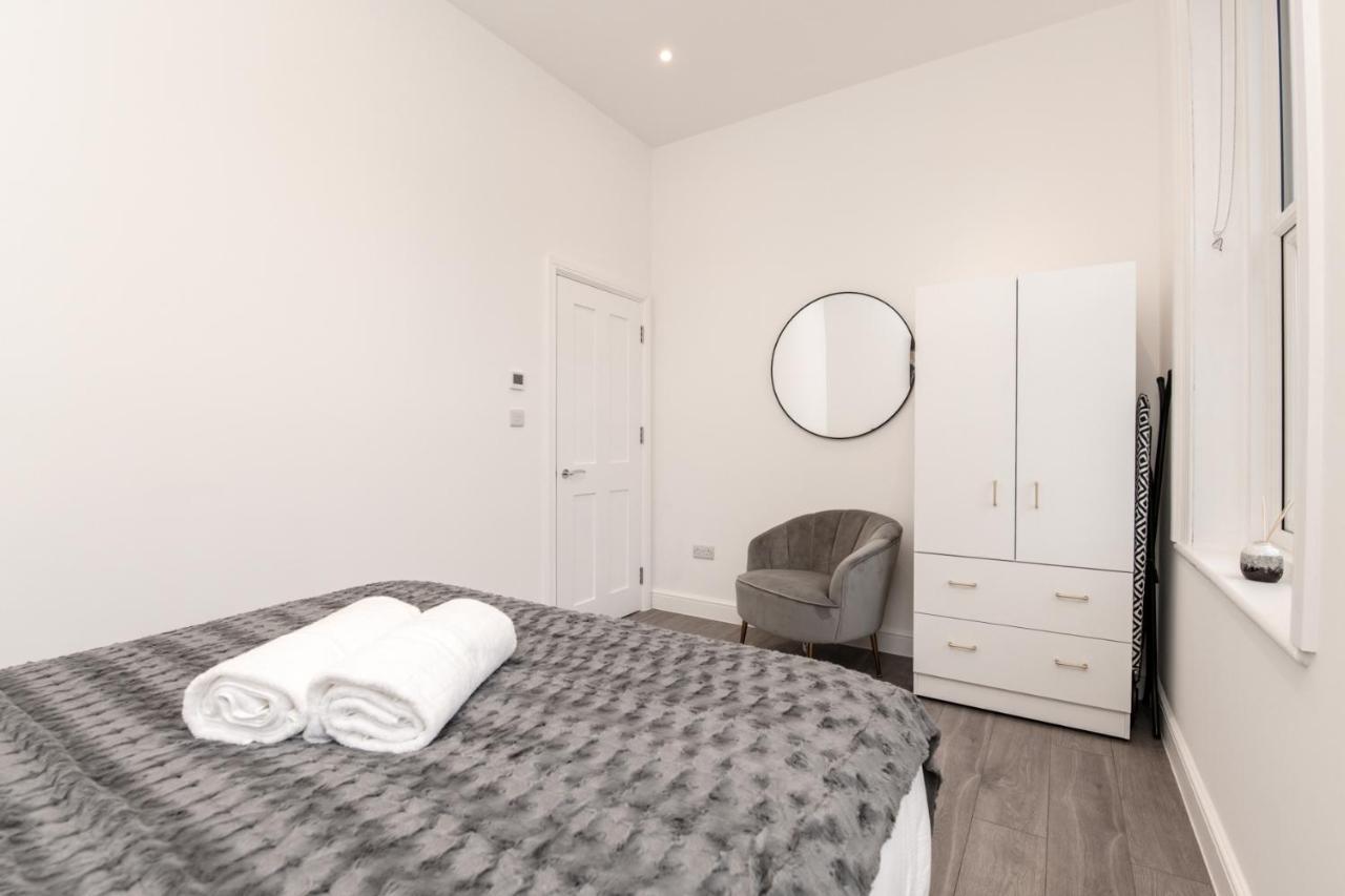 Fantastic New, London Apartment 3 Bed 1 Bath & Parking Whetstone 外观 照片
